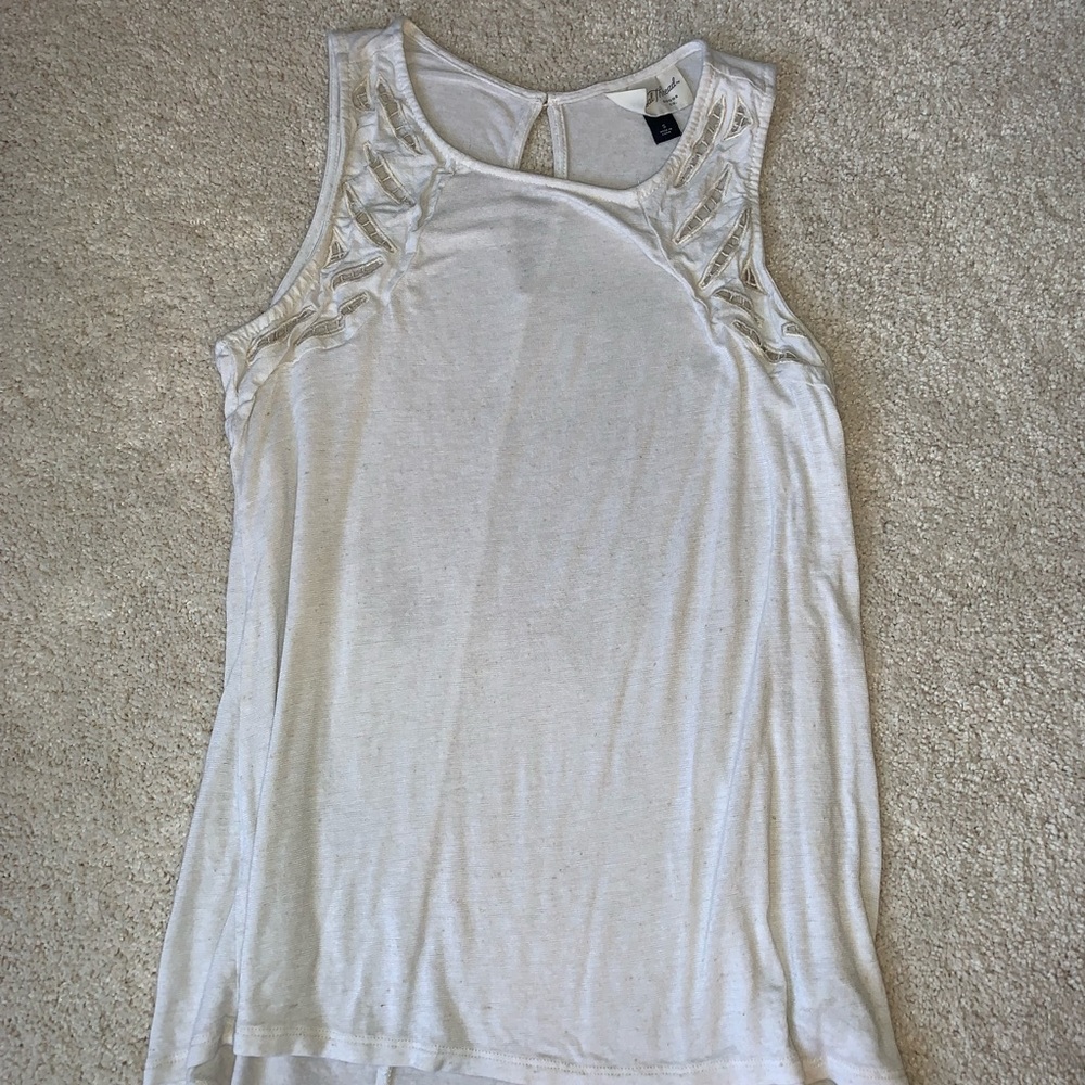 ⭐️Universal thread high low tank top!⭐️